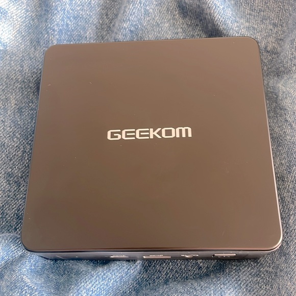selling a mini geekcom pc I wanted to sell it because I don’t really use it - Picture 1 of 3